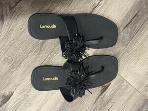 Larroudé Jelly Hibiscus Flat Sandals Black Floral Thong Size 10/11
